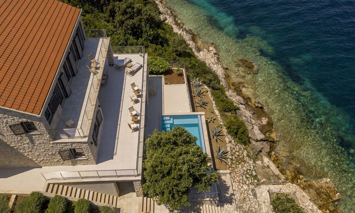 Zrnovo Villa | Beachfront Villa Poseidon with Heated Pool