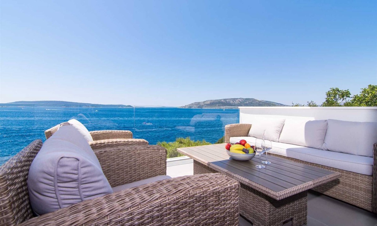 Okrug Donji Villa | Beachfront Villa Sea Touch