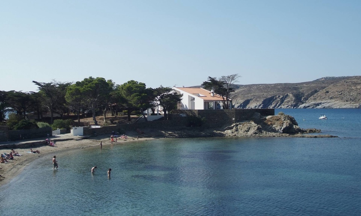 Portlligat Villa | Beachfront villa with unbeatable views of the village