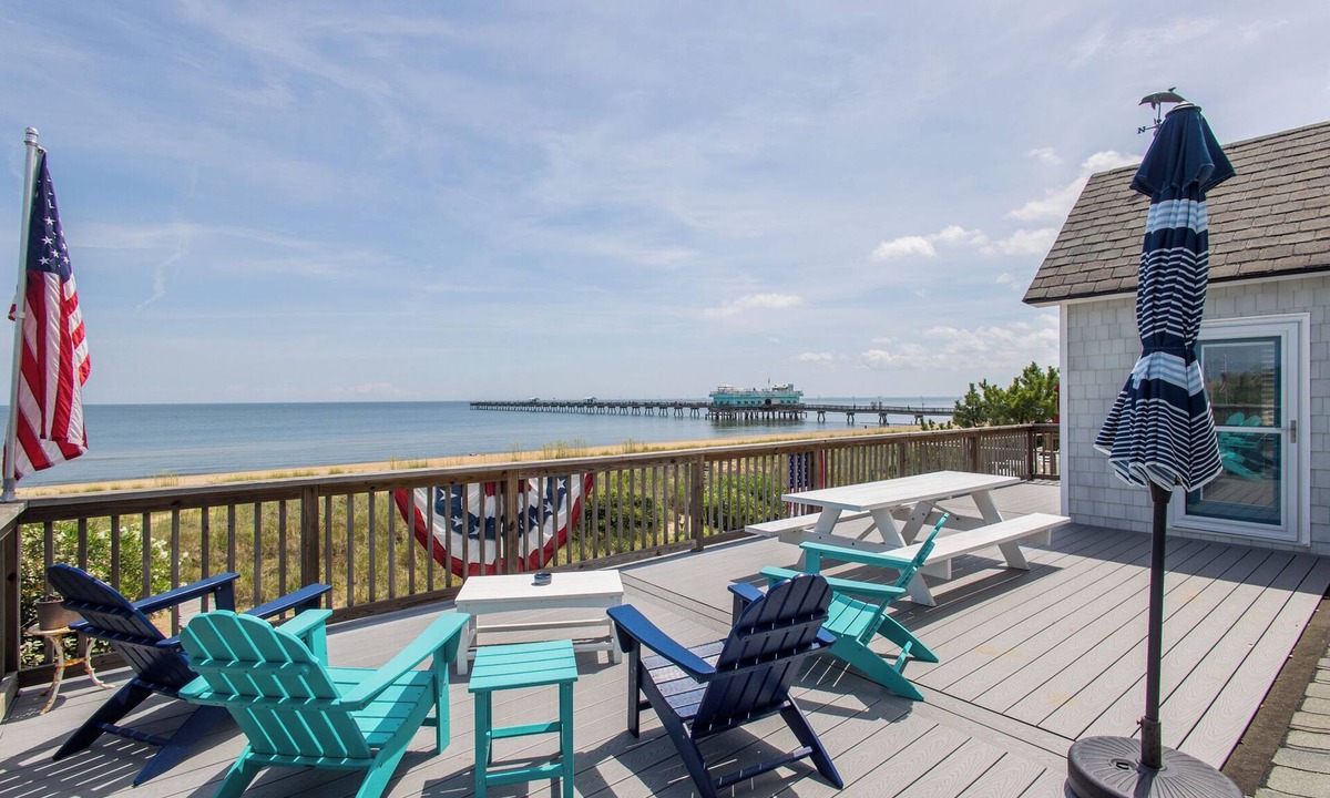 Willoughby Spit House | Beachfront w/Private Access & 2 Decks - Spacious & Well-Equipped Home