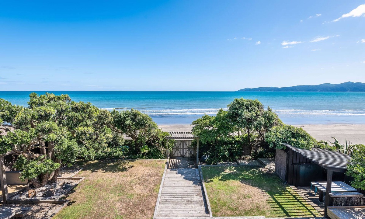 Raumati South House | Beachfront with room for everyone!