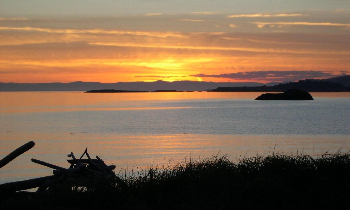 Lopez Island Cabin | Beachfront with Spectacular Sunsets. Lopez Island