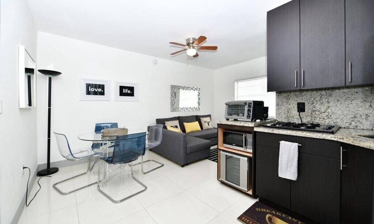 South of Fifth Condo | Beachside 3rdOcean Dr 2Bed -1Bath- Pool- 2 Beach Chairs & 1 Umbrella