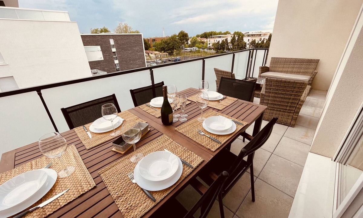 Argeles-sur-Mer Apartment | Beachside 6-Person Apartment with WiFi, Parking, and Mountain Views