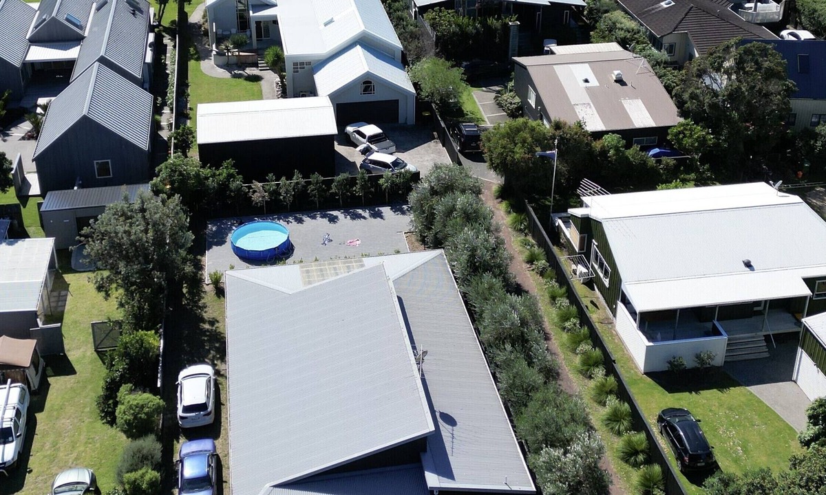 Matarangi House | Beachside Bach, Fully renovated ,One Back from the Beach