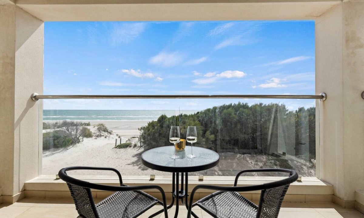 Semaphore Park House | Beachside Beauty Iconic Beachfront Panorama