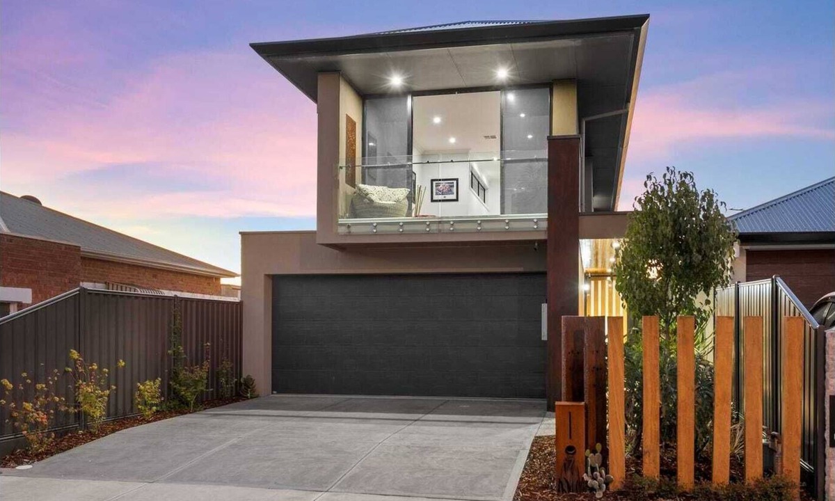 Semaphore Park House | Beachside Beauty in Semaphore South