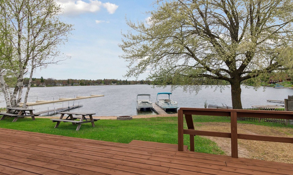 Long Lake House | Beachside Bliss Meets Lakeside Tranquility. Your Perfect Getaway Awaits!