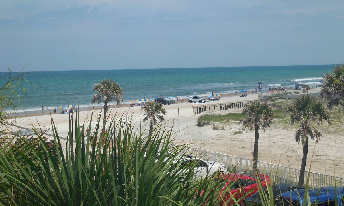 Silver Terrace Condo | *"Beachside Bliss: Ocean Views & Endless Fun in Daytona!"*