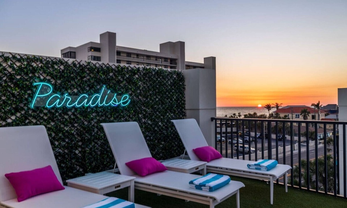 Madeira Beach Villa | Beachside Bliss | Rooftop Gulf Views & Fun Vibes