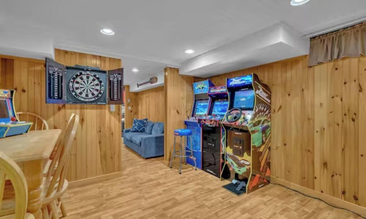Westbrook House | Beachside Bliss w/Game Room, Gym & Golf Green