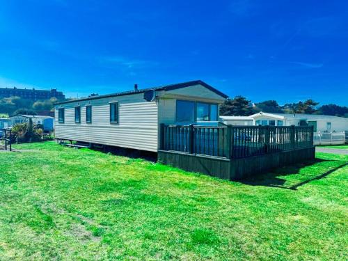 Lowestoft Ski Chalet | Beachside Caravan Retreat In Lowestoft Sleeps 6