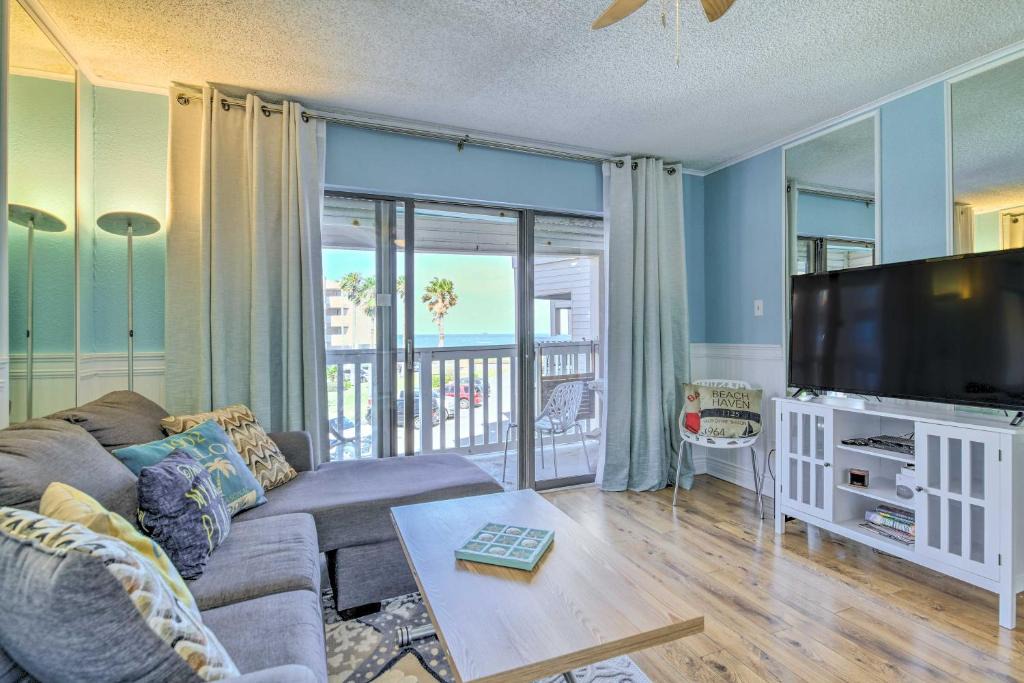 North Beach House | Beachside Corpus Christi Condo w/Amenities!