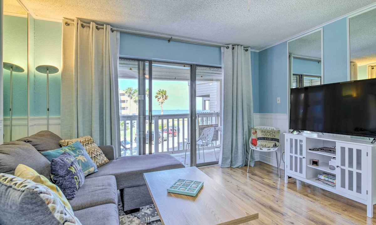 North Beach Condo | Beachside Corpus Christi Condo w/Amenities!