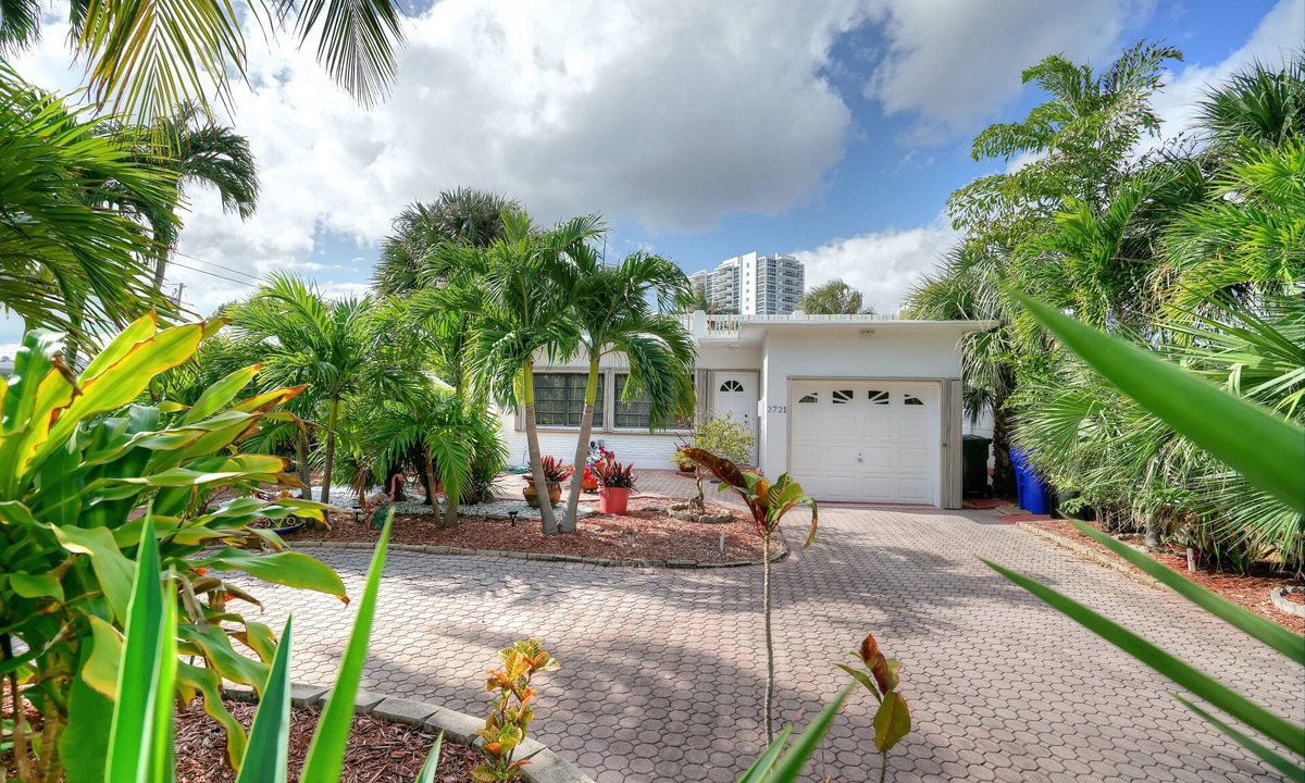 Lauderdale Beach House | Beachside Cottage, direct Ocean Access