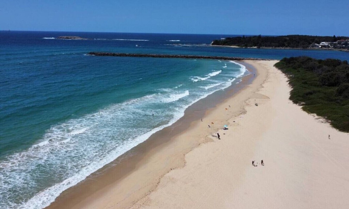 Blacksmiths House | Beachside Cottage across from Blacksmiths Beach