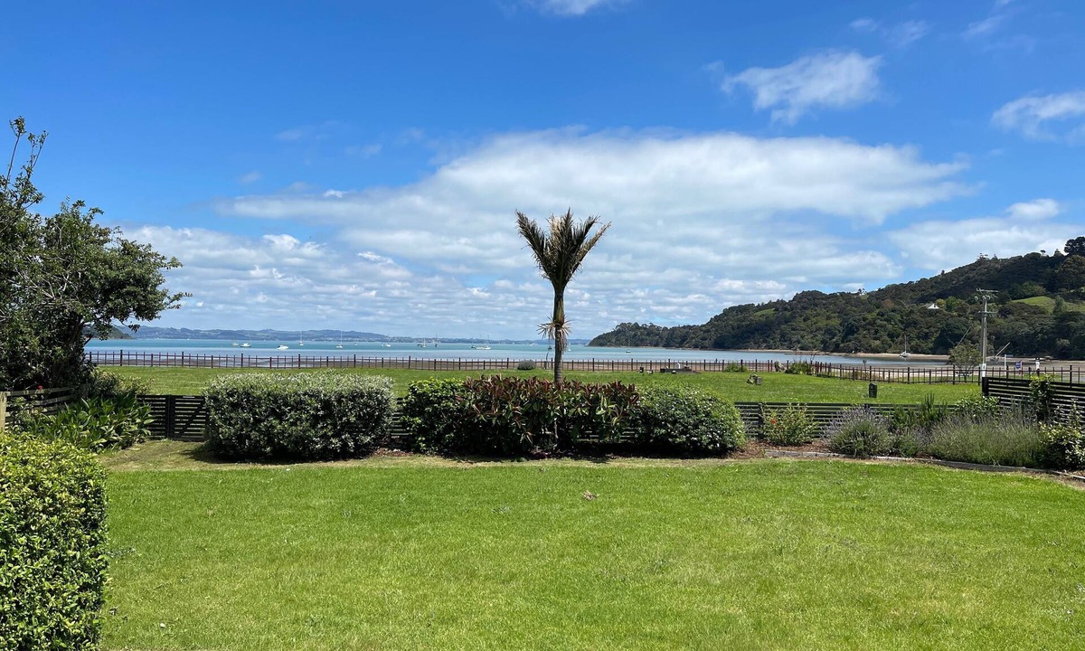 Oneroa House | Beachside Kiwi Bach at Blackpool