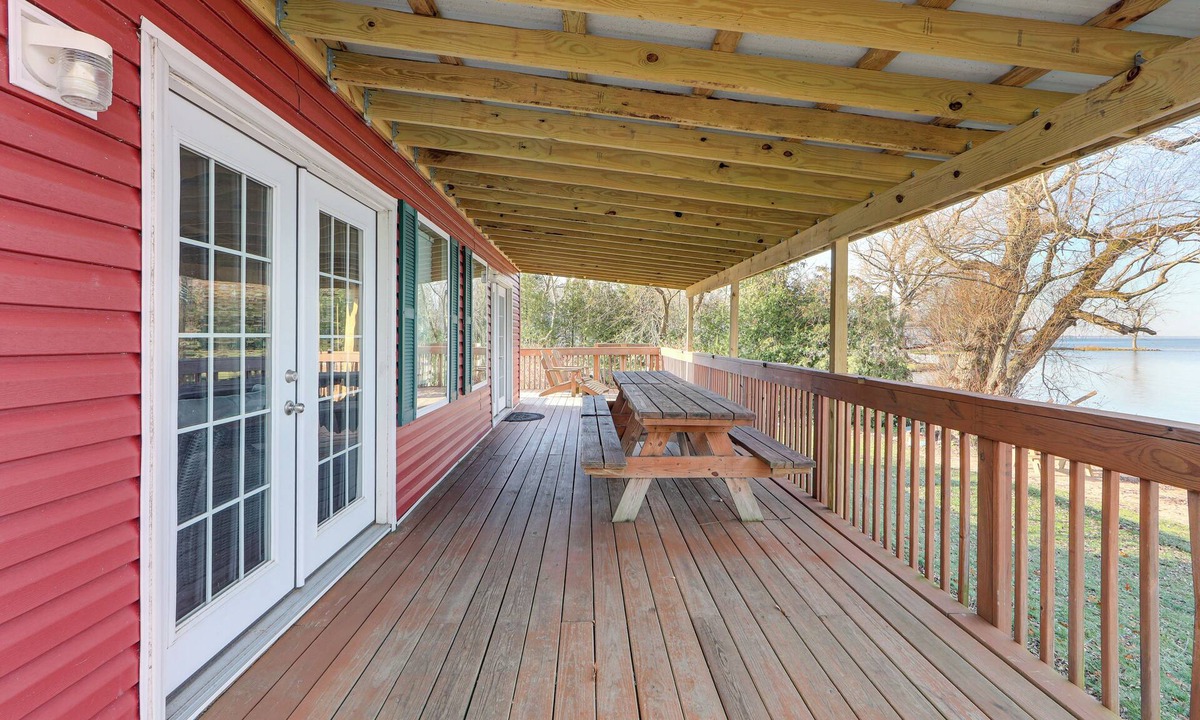 Canastota House | Beachside Living! Family Retreat on Oneida Lake