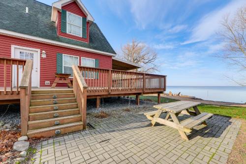 Canastota House | Beachside Living! Family Retreat on Oneida Lake