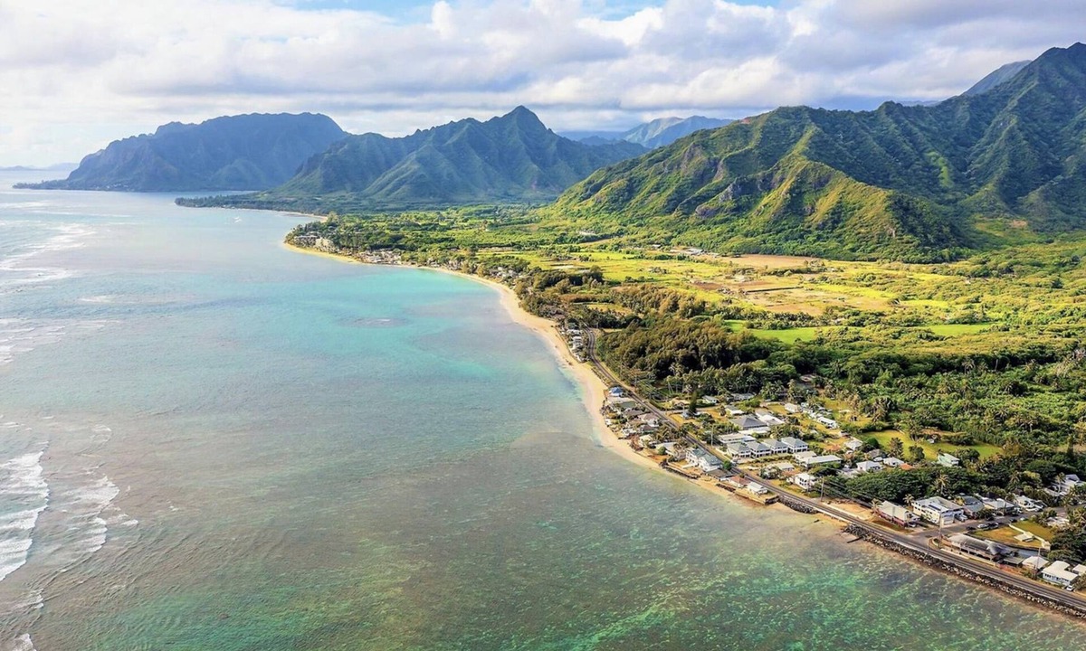 Kahuku Cottage | Beachside Paradise - Yard leads to sandy beach!