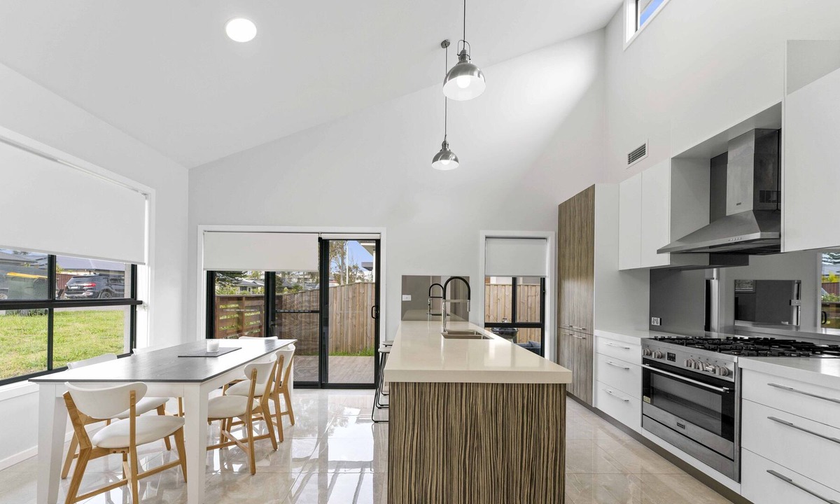 Redhead House | Beachside spacious home w/ 8 BR