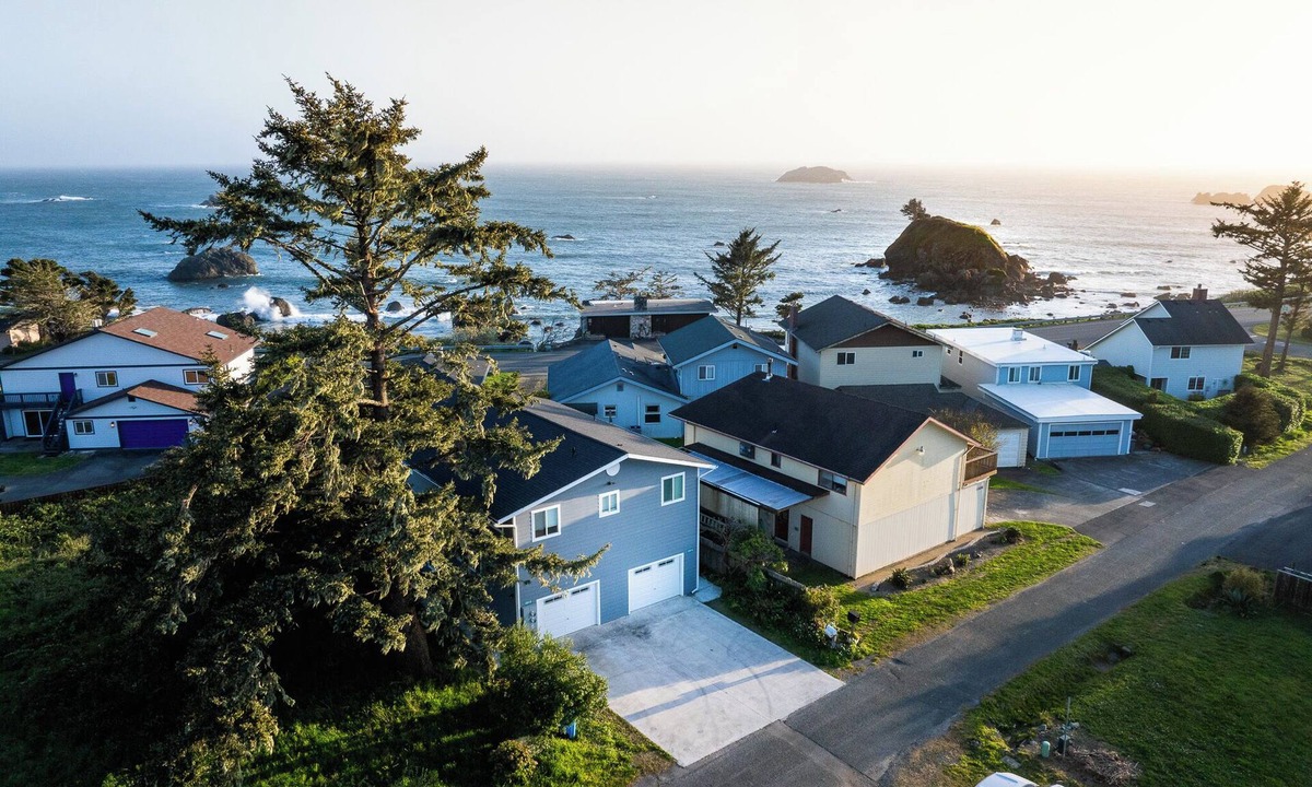 Crescent City North House | Beachside Suite at Lipowitz