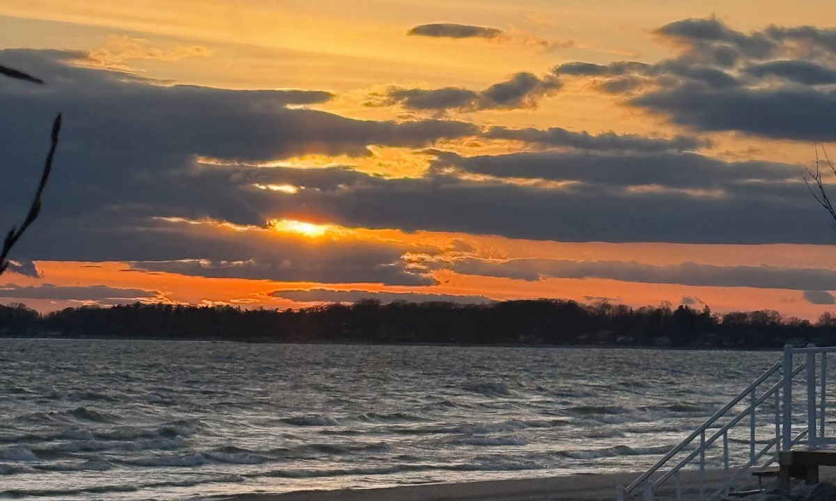 Sherkston Cottage | Beachside Sunset Cottage 1 Min Walk + Golf Cart