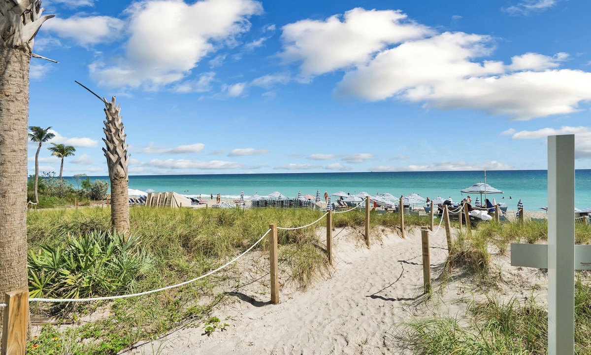Hallandale Beach Hotel | Beachwalk Resort