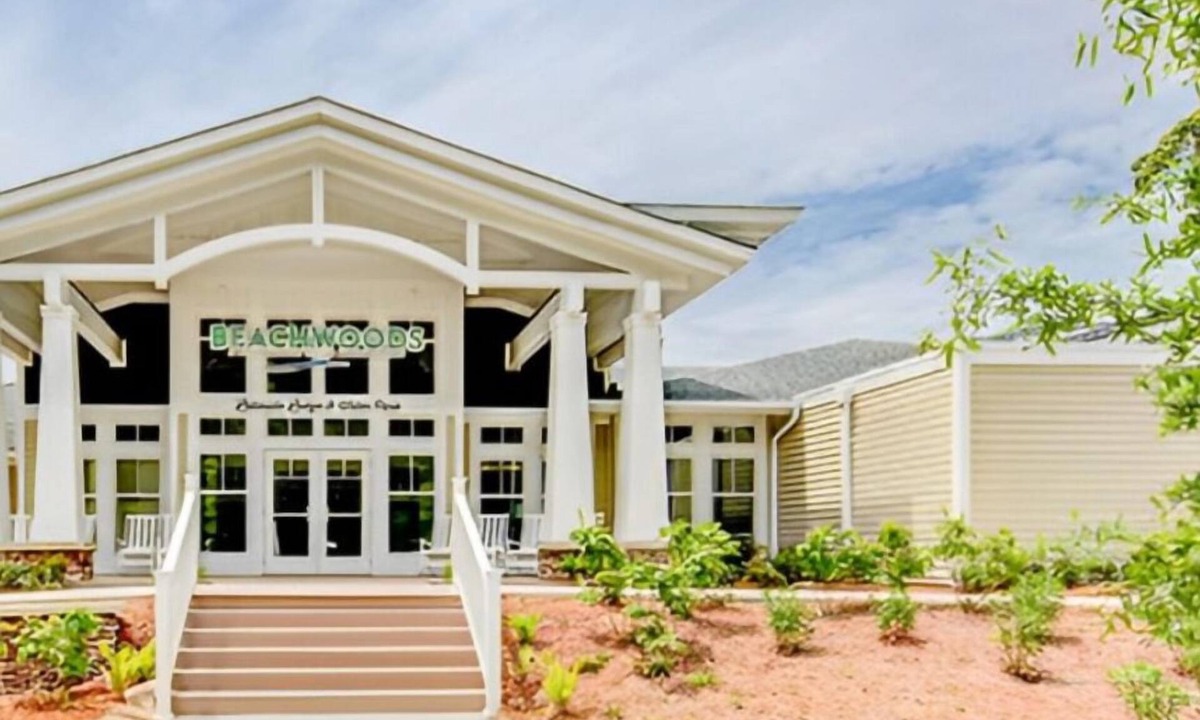 Sea Scape Condo | Beachwoods 4 bedroom w/open loft · Outer Banks adventure, 3 bedroom w/loft as 4th.