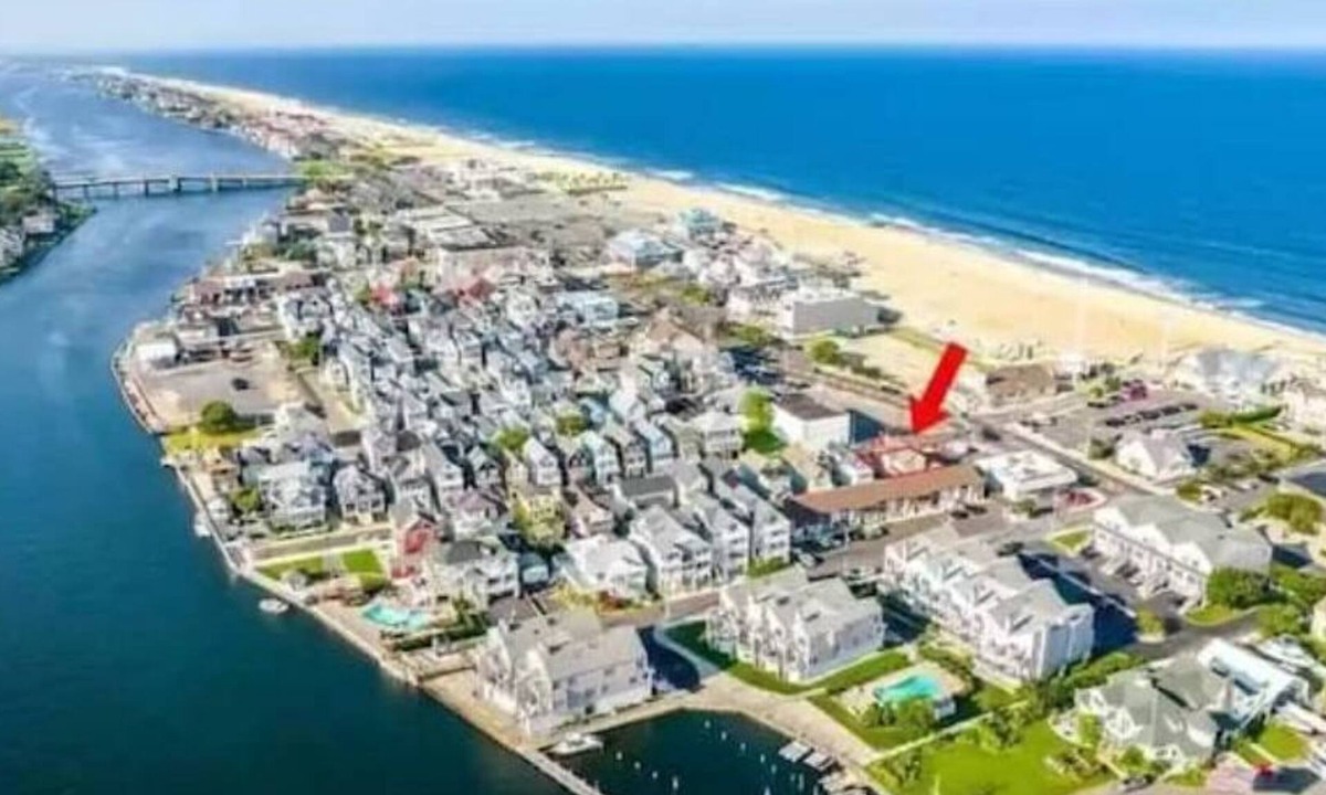 Sea Bright Apartment | Beachy 2 bdrm with everything at your fingertips