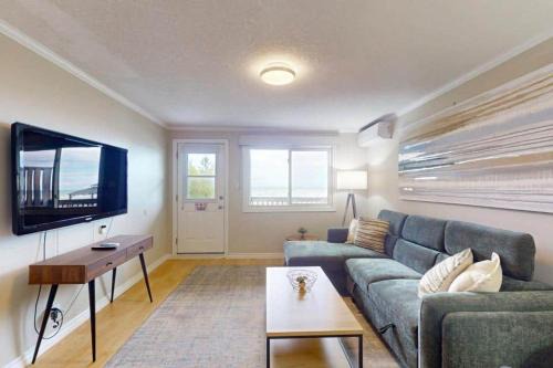 Wasaga Beach House | Beachy Daze in Wasaga Beach