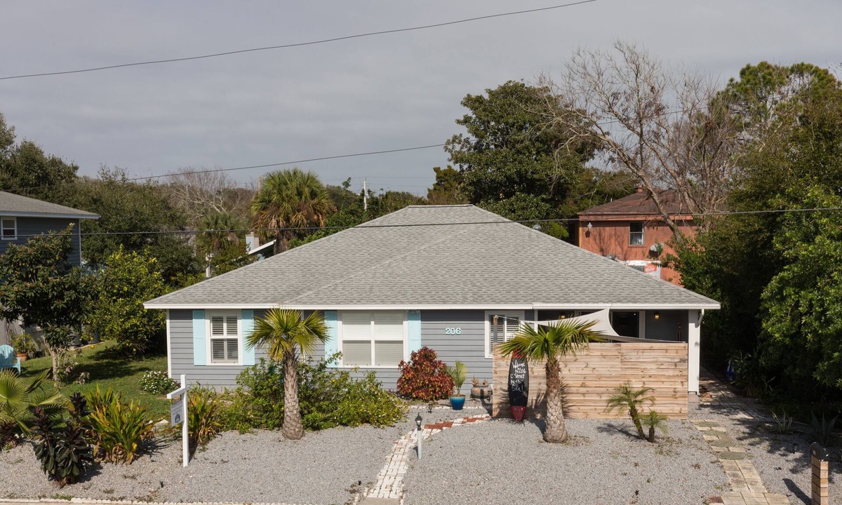 Coquina Gables House | Beachy Getaway–Cozy, Clean & Equipped w/All Essentials! Relax, Enjoy & Refresh!