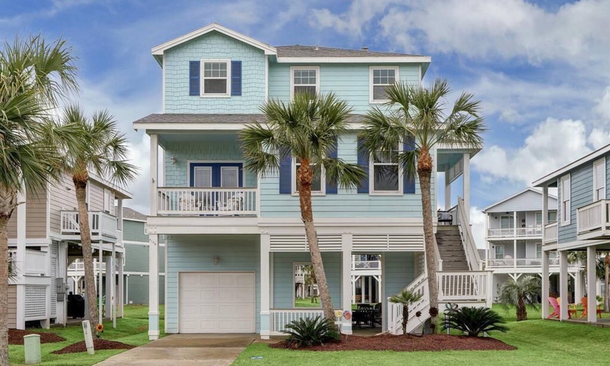 Galveston Cottage | Beachy Keen-New Ocean Side Cottage- Now Pet Friendly! 3BD/3.5 BA. Sleeps 8