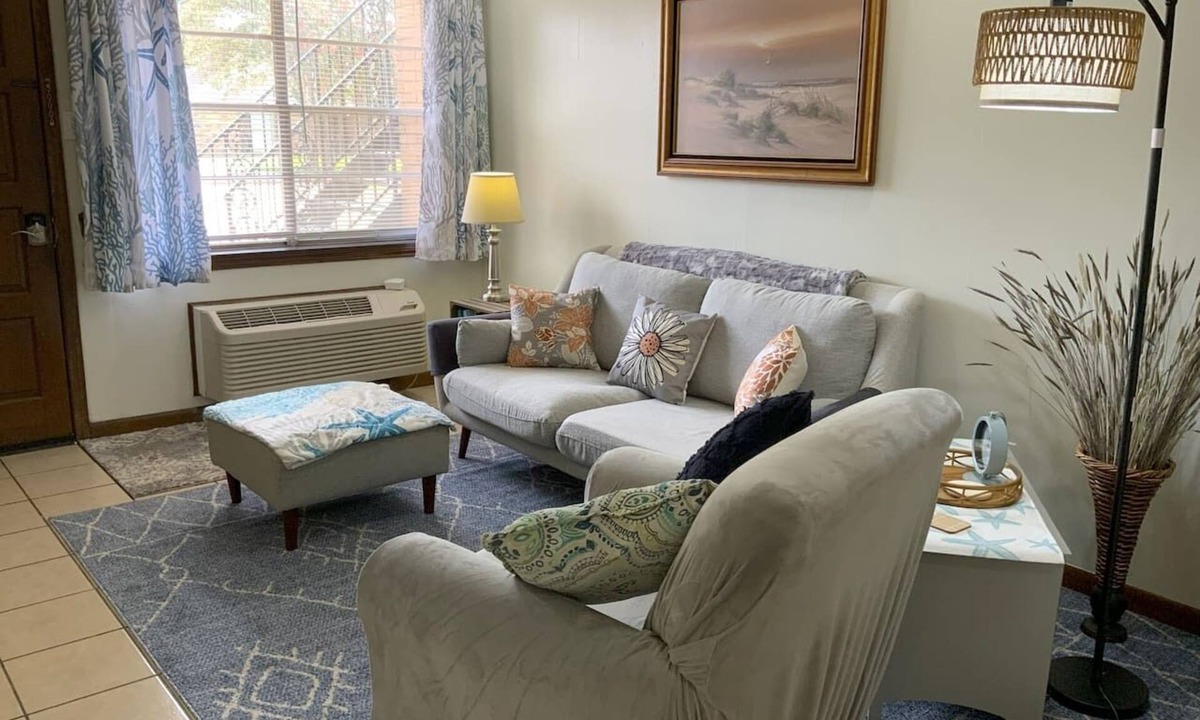 Alexandria Apartment | Beachy King Boho+Easy Parking by Ponytail+ Quiet