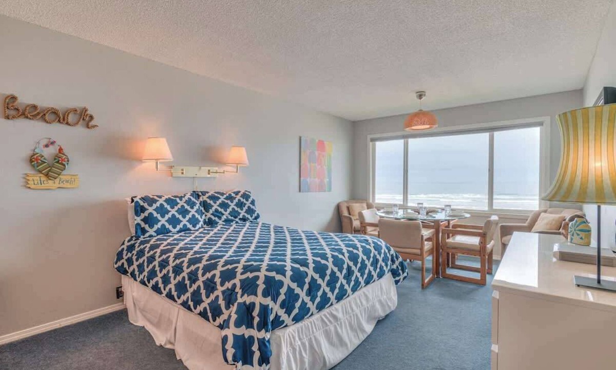 Lincoln City Condo | Beachy Second Floor Beachfront Suite With Full Kitchen - Sleeps 4 - Pool and Sauna!