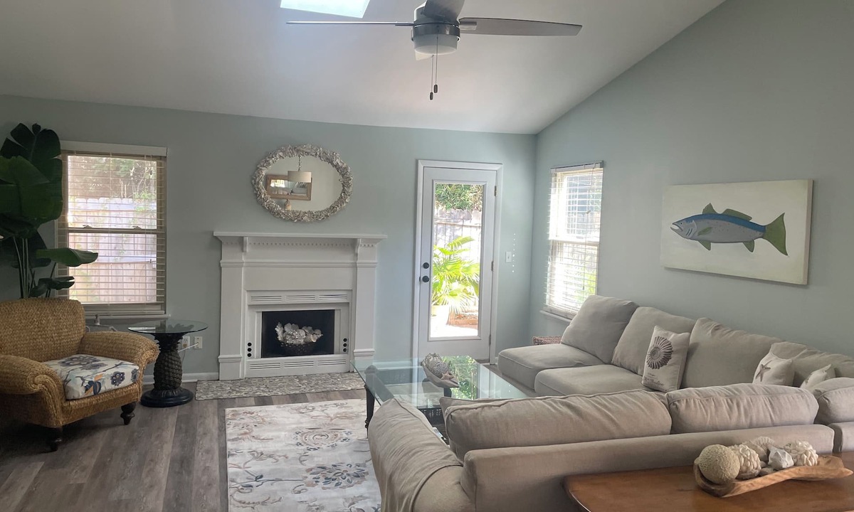 Mount Pleasant House | BeachY 🌴Updated One Level Coastal Cottage 5 min to Beaches 15 to Downtown We❤️🐶