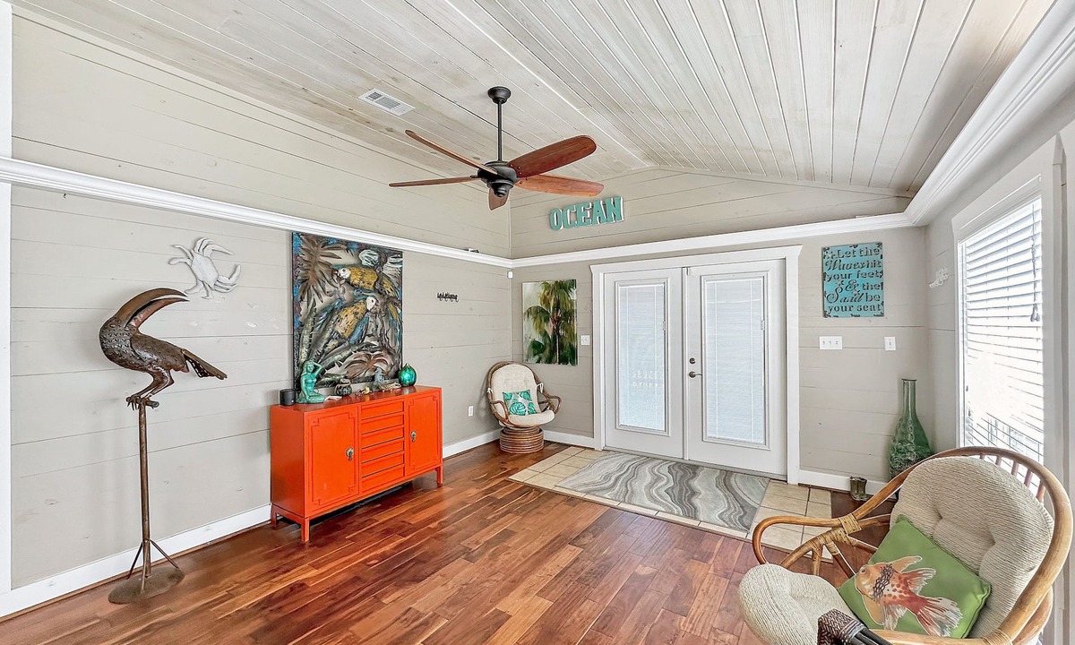 Port Bolivar House | Beachy Vibes-3 bedroom/2 bath/pet-friendly, w/pool, sleeps 10