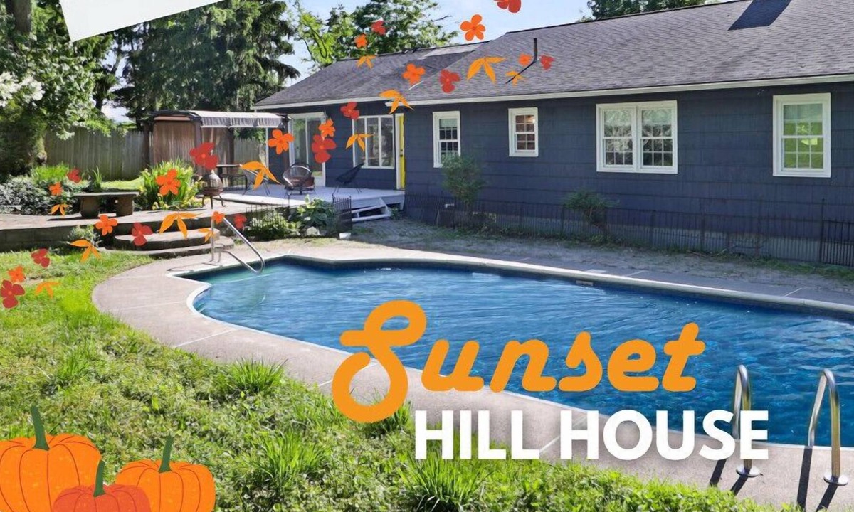 Fishkill House | Beacon Fishkill Autumn Bliss 4BR BBQ Fire Pit