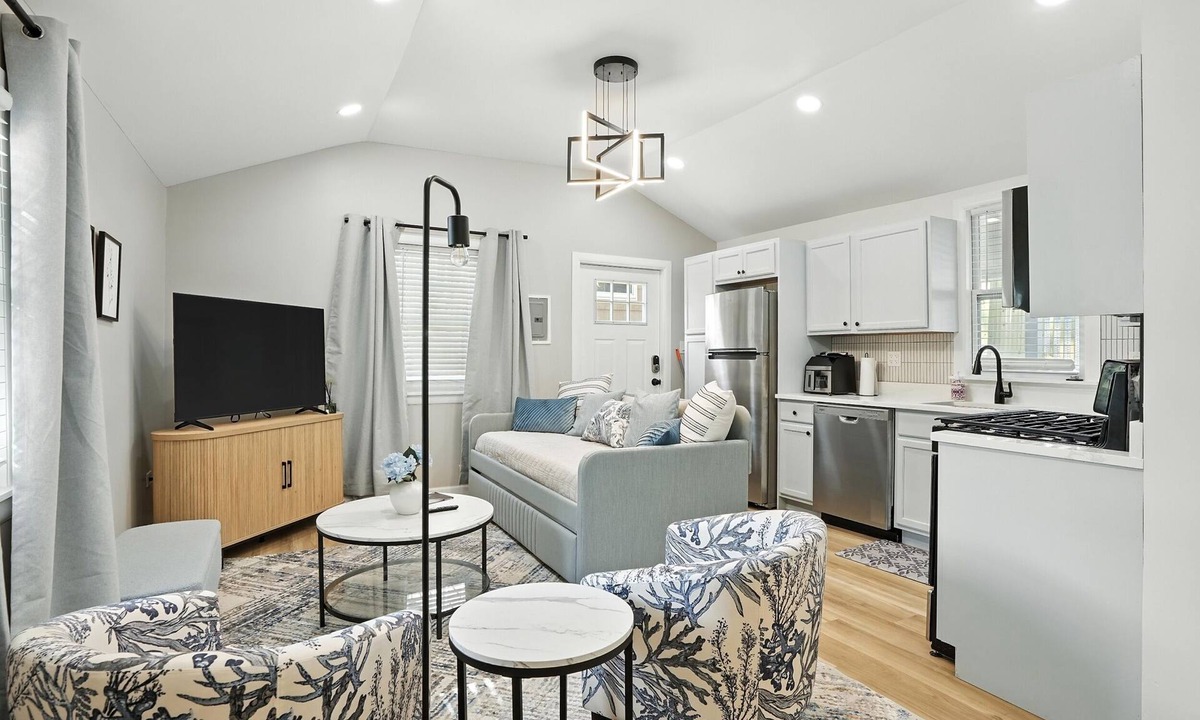 Valparaiso House | Beacons' Nest – Valpo U, Downtown & Dunes