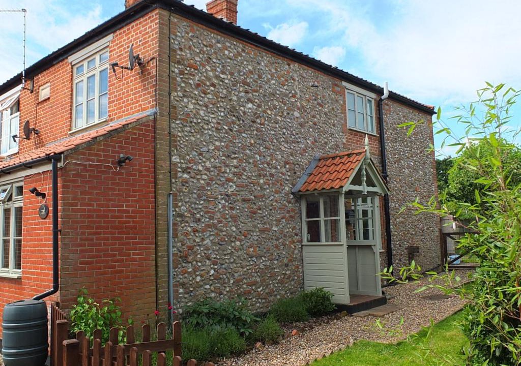 Briston House | Beaconsfield Cottage