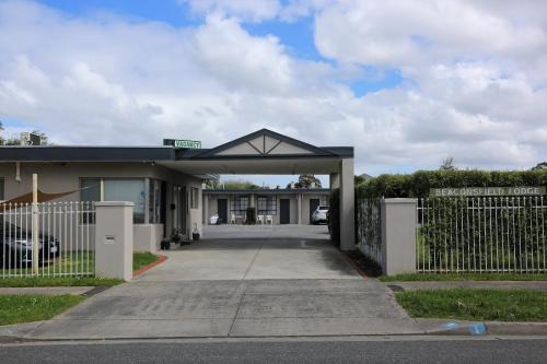 Beaconsfield Hotel | Beaconsfield Lodge Motel