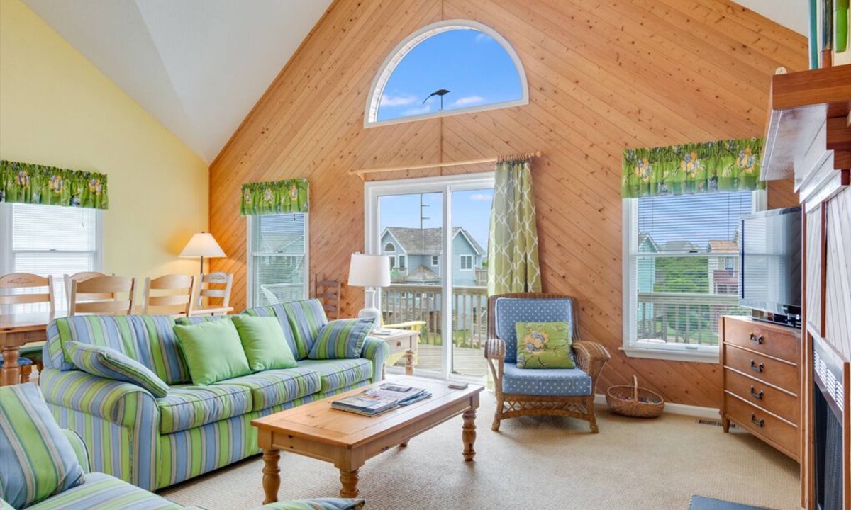 Nags Head House | Beagle By The Sea: Oceanside, Shared Pool, Hot Tub