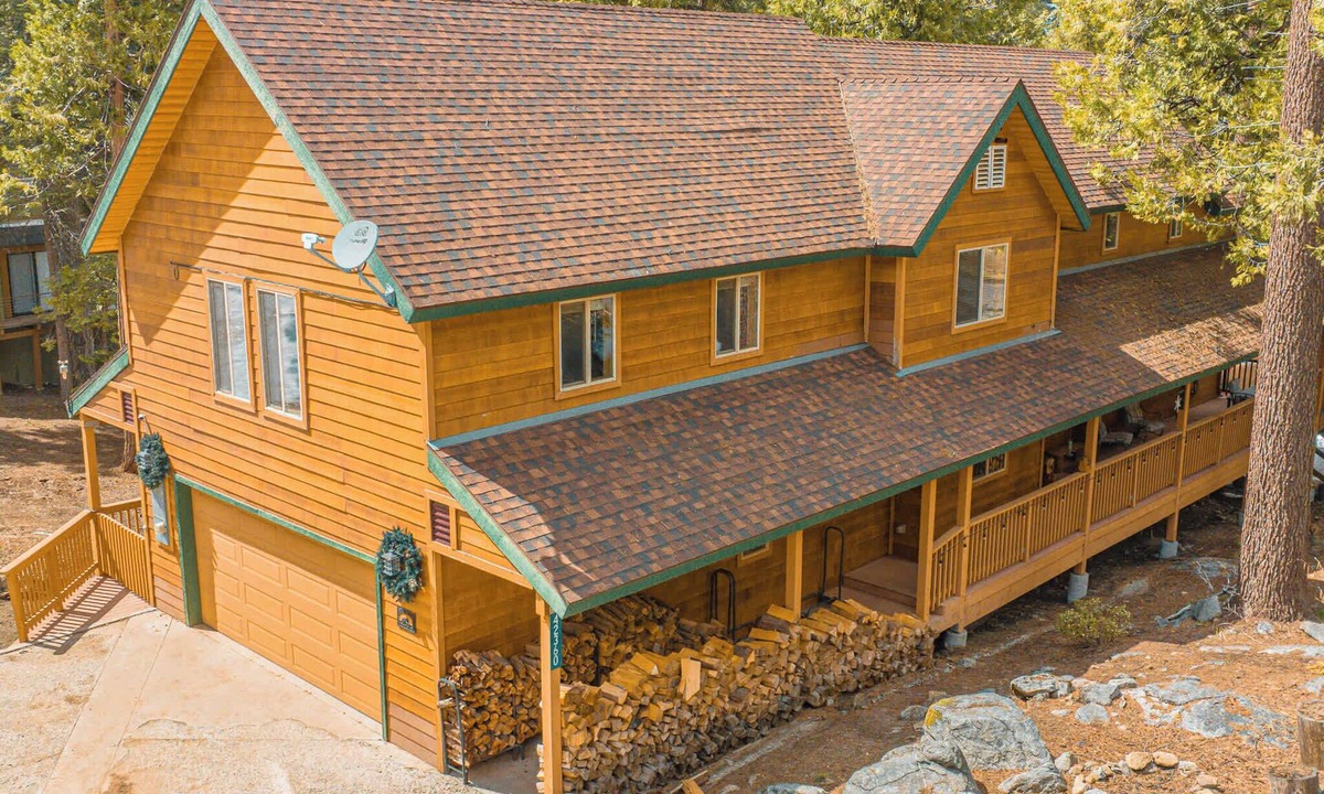 Sierra Cedars Cabin | Bear Bottoms Cabin|Huge GAME ROOM!