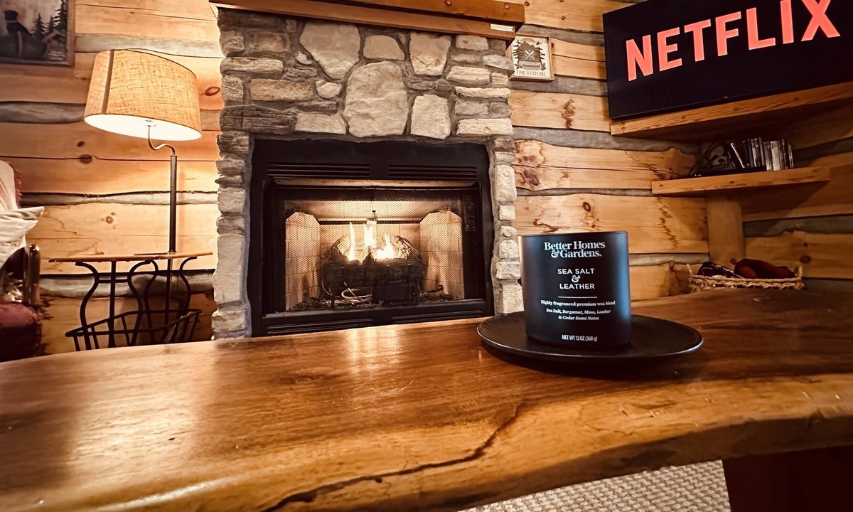 Vesta Cabin | Bear Claw Cove- Parkway Cabin