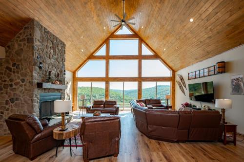 Friendsville House | Bear Cliff Lodge