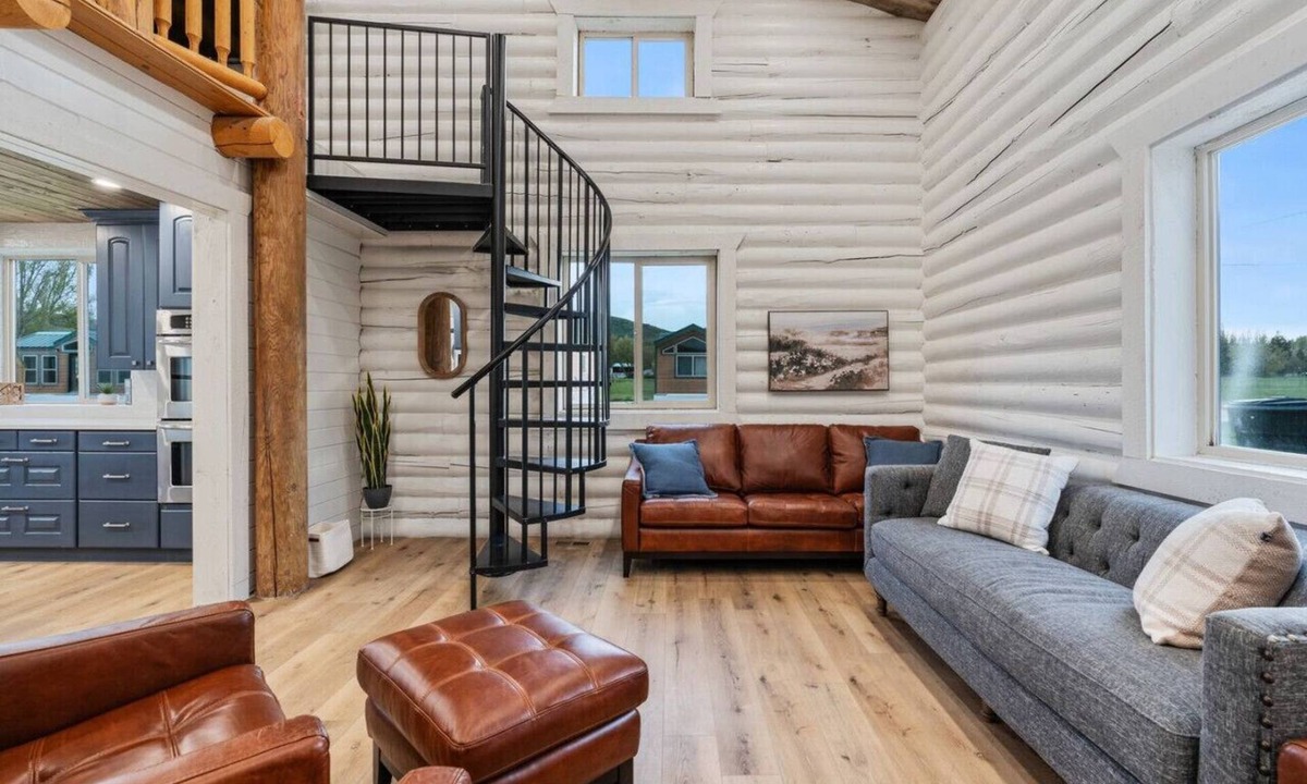 St. Charles Cabin | Bear Country Lodge | Hot Tub, Game Loft, BBQ, AC & Pet Friendly!
