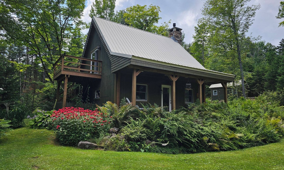 Newark Cabin | Bear Cub Cabin: An Enchanted Sanctuary