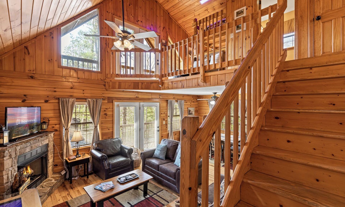Sevierville Cabin | Bear Hideaway Cozy 3BR Cabin