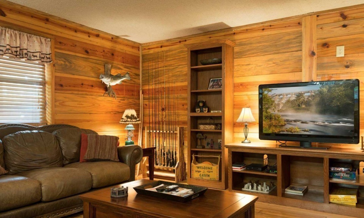Hochatown Cabin | Bear Hollow: GREAT price for 6, HOT TUB, Wifi, Pet friendly, CLOSE to shops too