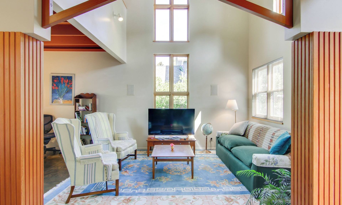 Bozeman House | Bear House - 3 Blocks to Downtown Main St Bozeman!